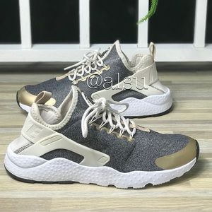 NWT Nike Air Huarache Run Ultra SE LT OREWOOD WMNS